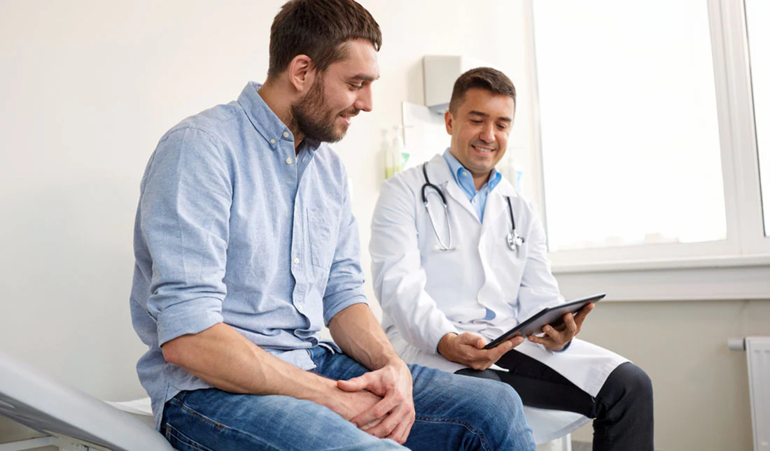 Homem em consulta médica